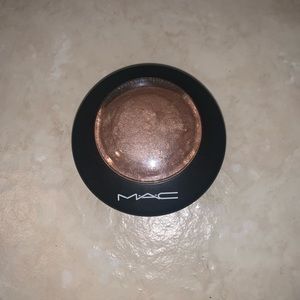 Mac Global Glow Highlighter